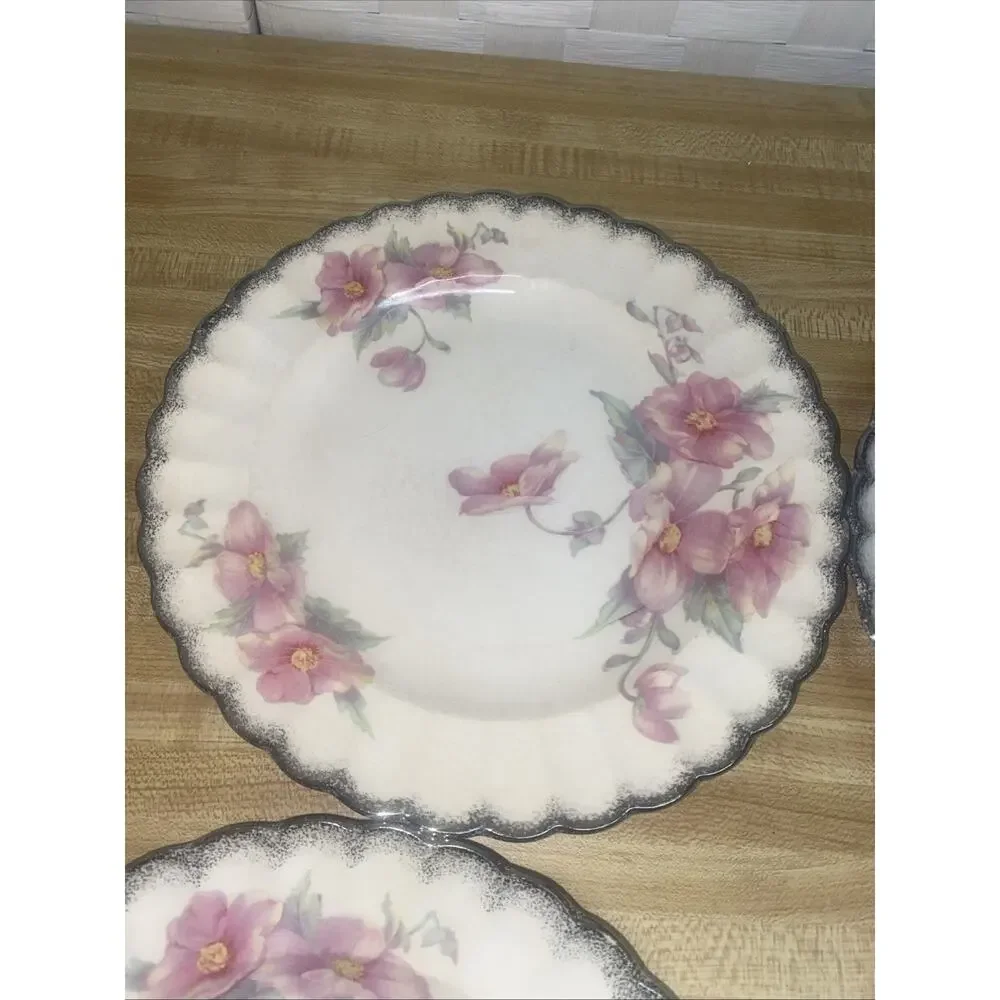 Set Of 4 9.25” Dinner Plates Ivory Porcelain By Sebring “Primrose” 22K Gold Trim